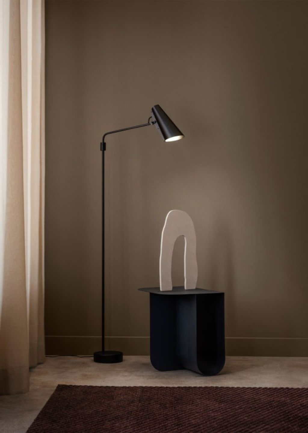 Birdy Floor Lamp Swing Black Northern Photo Einar Aslaksen Low Res 583X819