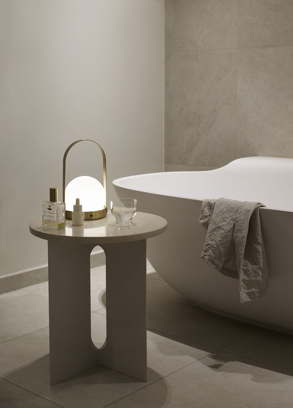 Menu Androgyne Table Carrie