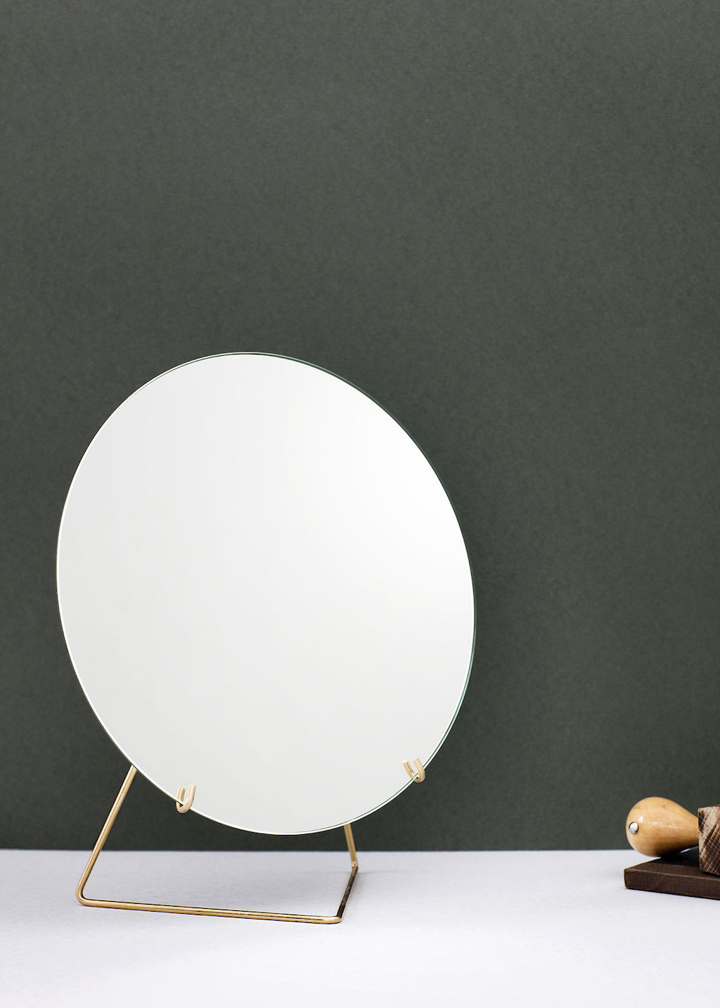 Moebe Mirror Lifestyle 2